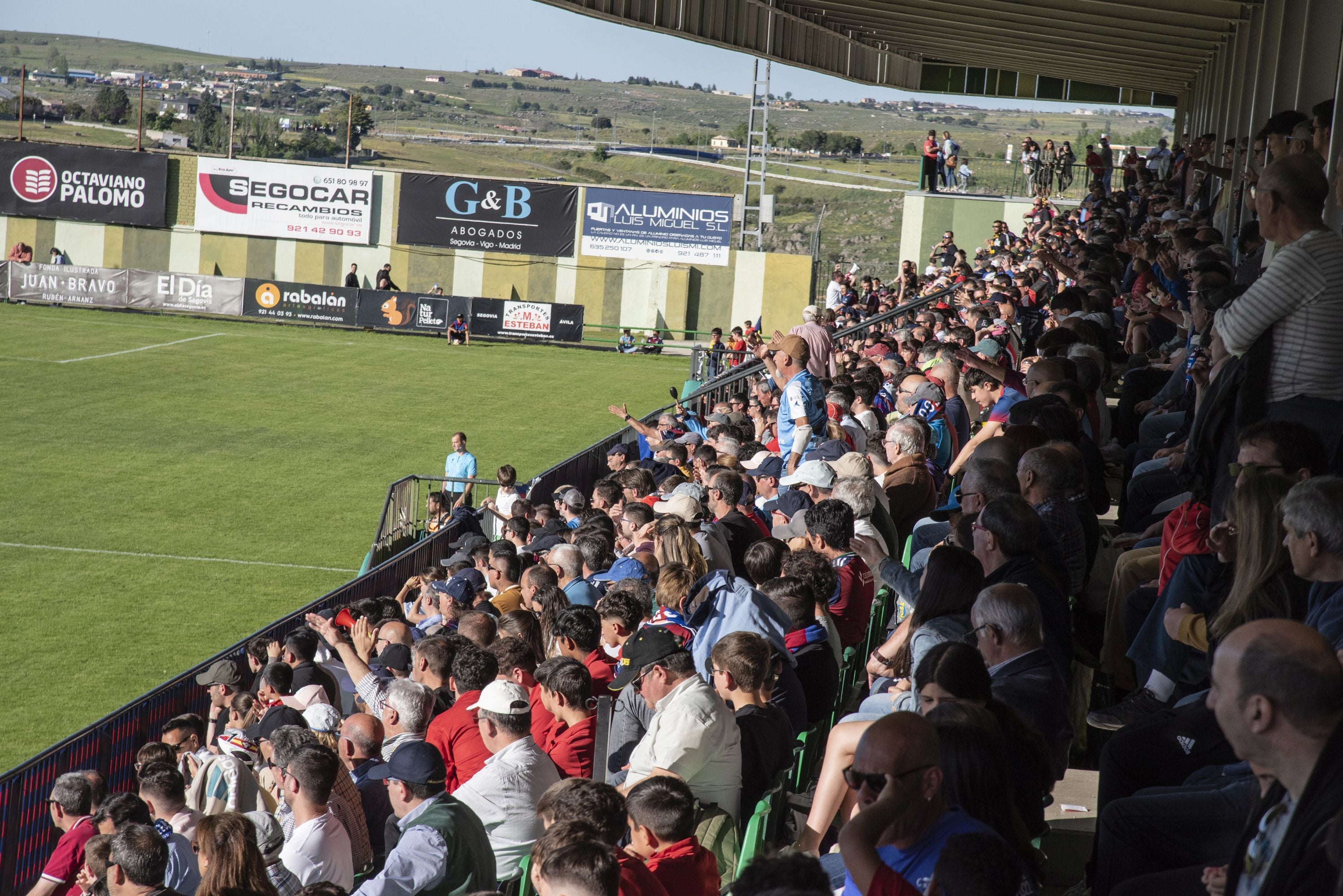 Búscate en las gradas de La Albuera