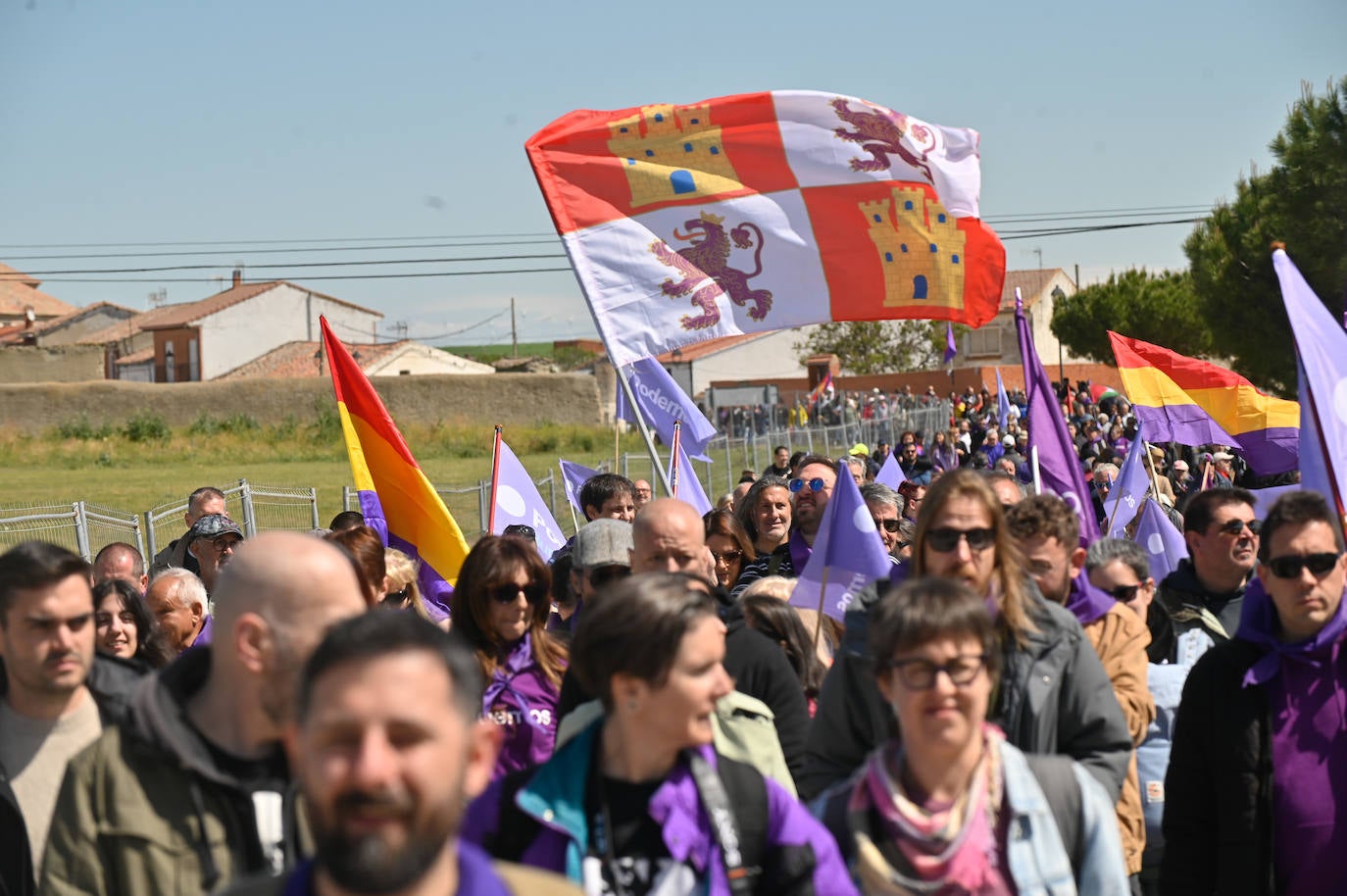 Miles de personas disfrutan en Villalar del Día de Castilla y León