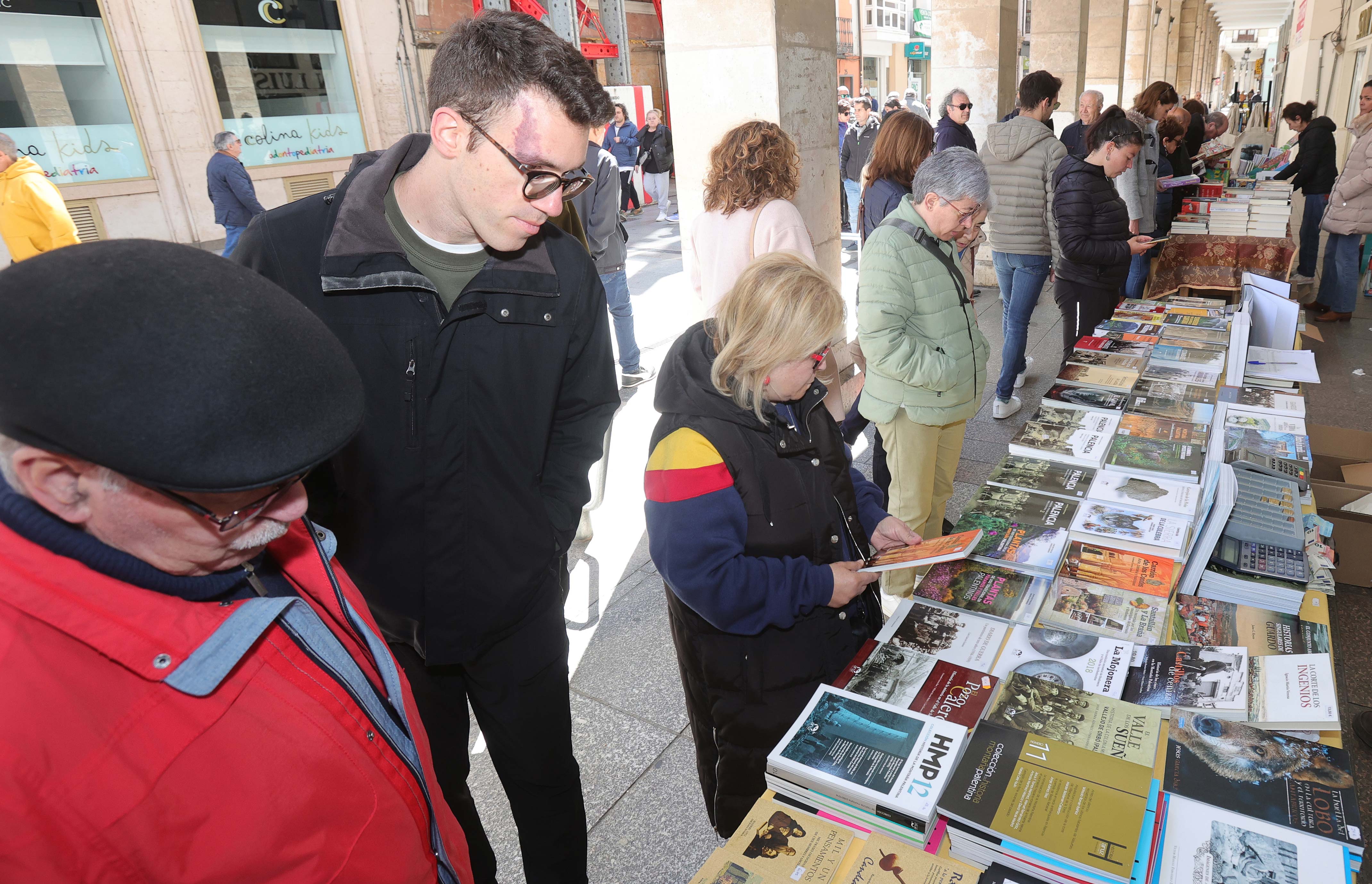 Los libros y las historias salen a la calle en Palencia