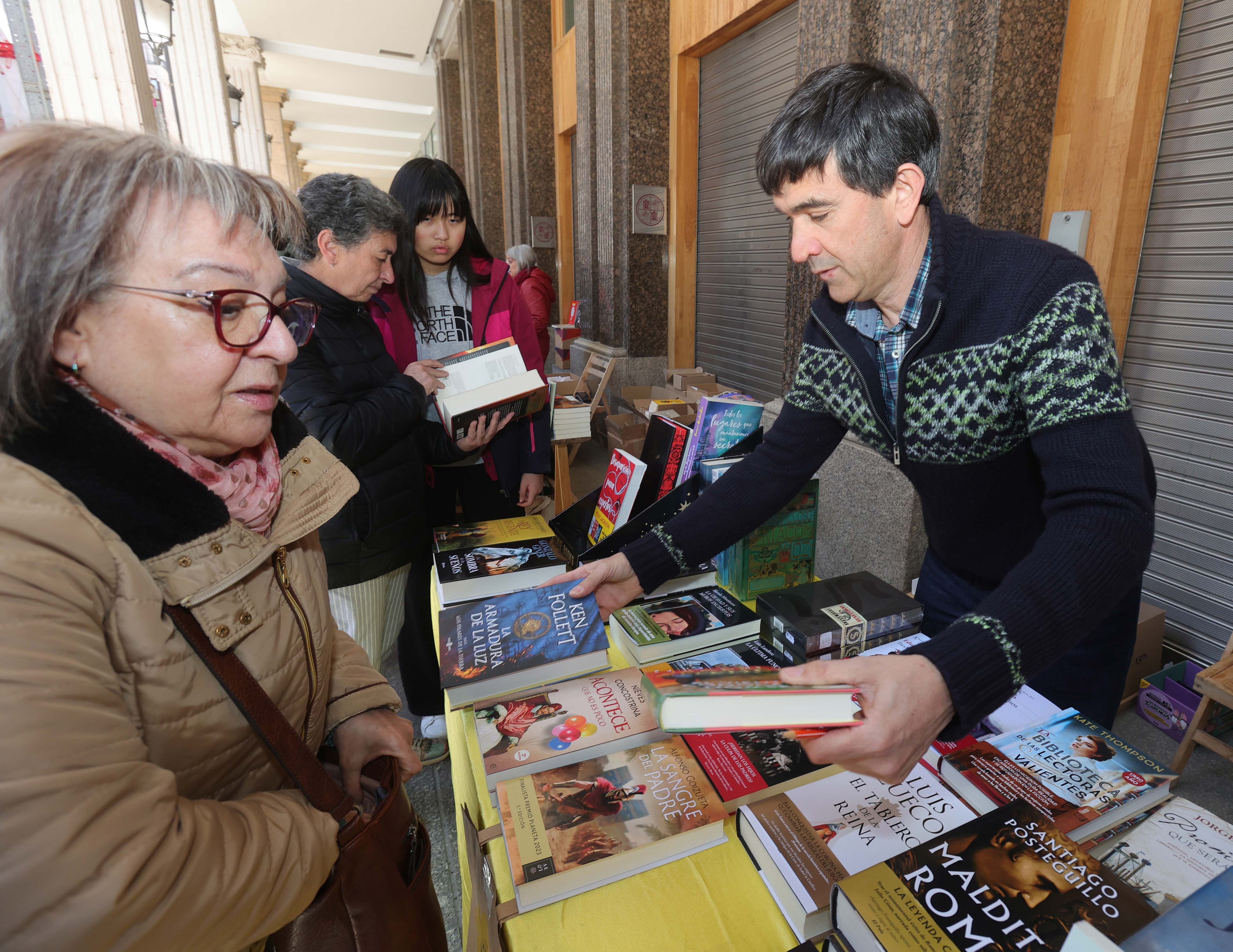 Los libros y las historias salen a la calle en Palencia