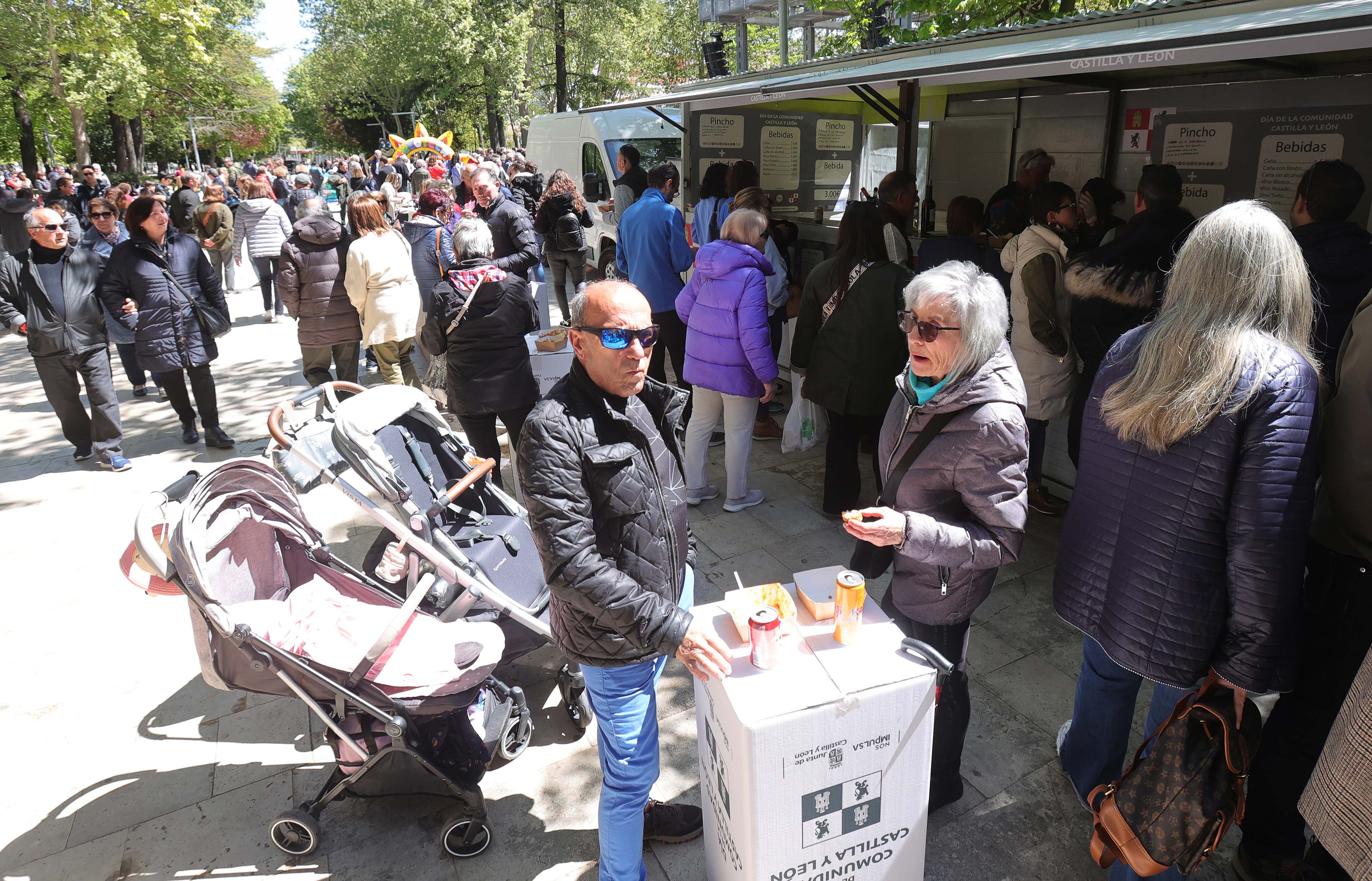 Bailes y casetas por el Día de la Comunidad en Palencia