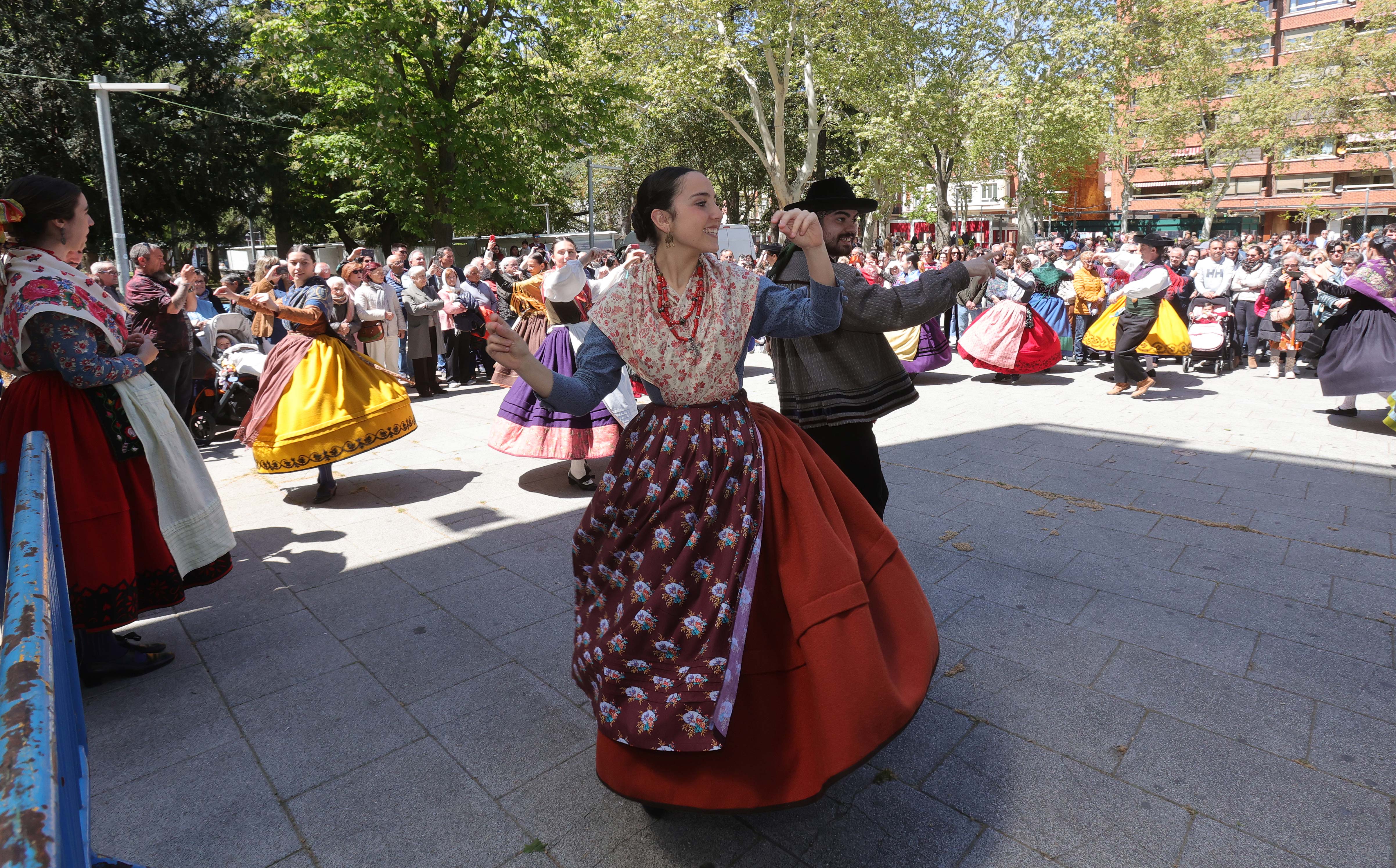 Bailes y casetas por el Día de la Comunidad en Palencia