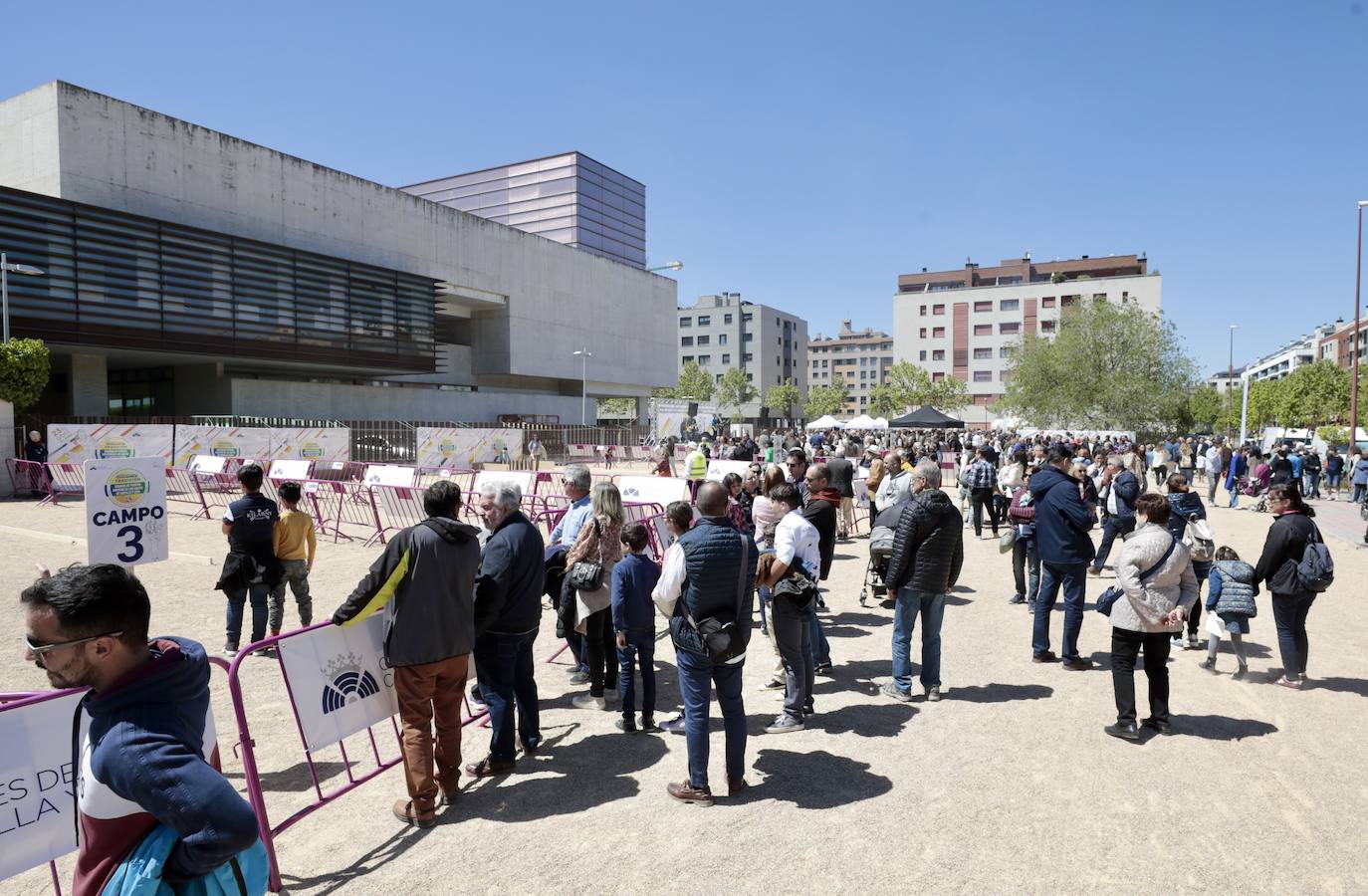 Las Cortes de Castilla y León celebran una jornada de puertas abiertas