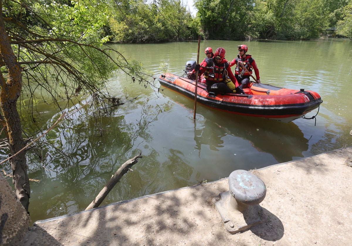 Bomberos buscan a un anciano en las inmediaciones del río Carrión