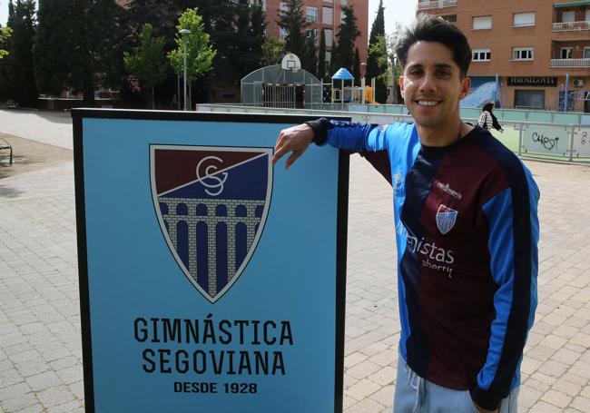 Fernán Ferreiroa, en la plaza de la Gimnástica Segoviana.