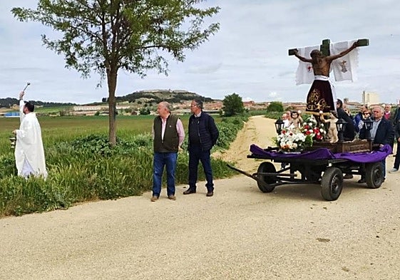 Bendición junto al Cristo de la Vega.