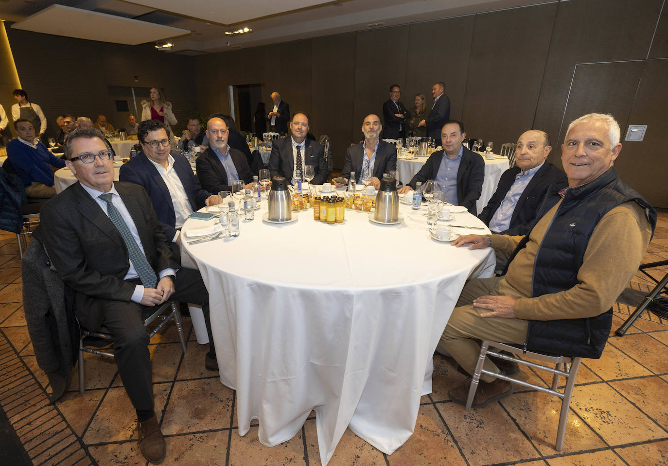 Rafael de Santiago (Inmobiliaria Algom), Luis Cañón (Atresmedia Radio), Ximo Reig (Mediamarkt), Carlos de la Figuera (Grupo Neopyme), Roberto Pallarés (Onda Cero); Manuel Riaño (Arbor Ingeniería y Arquitectura), José Peláez (Secot) y Jesús Lera.