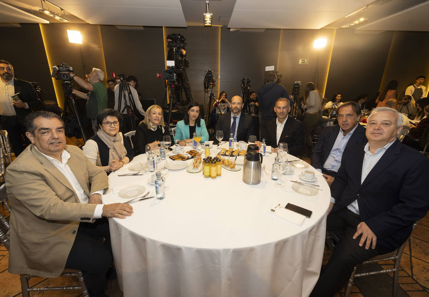 Juan Carlos Nieto y Mercedes García (Ader), Yolanda Solla (El Norte de Castilla), Susana Aguado (Execyl), Pelayo Fernández (PP), Javier Morán (Adarsa), Daniel Redondo (Madison) y Pablo García (abogado).