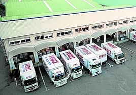 Camiones en las instalacioens de Froiz.