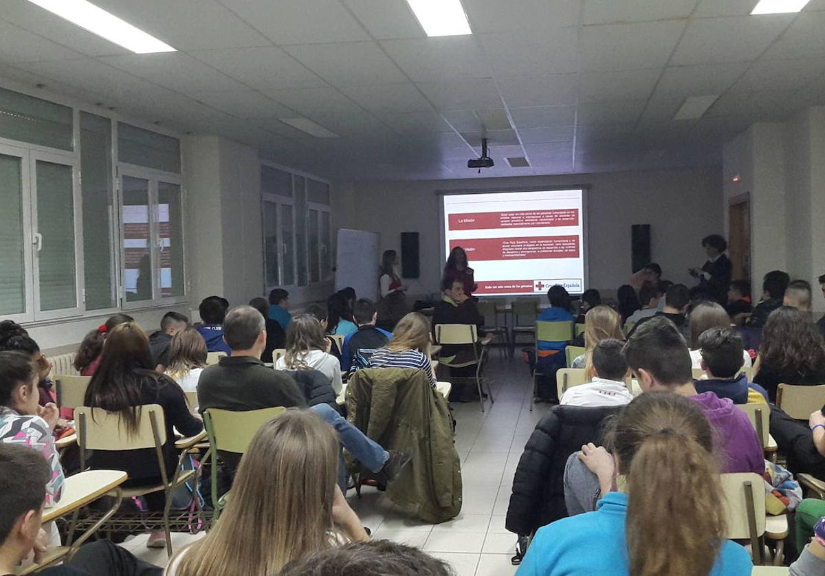 Alumnos del IES Recesvinto en una conferencia.