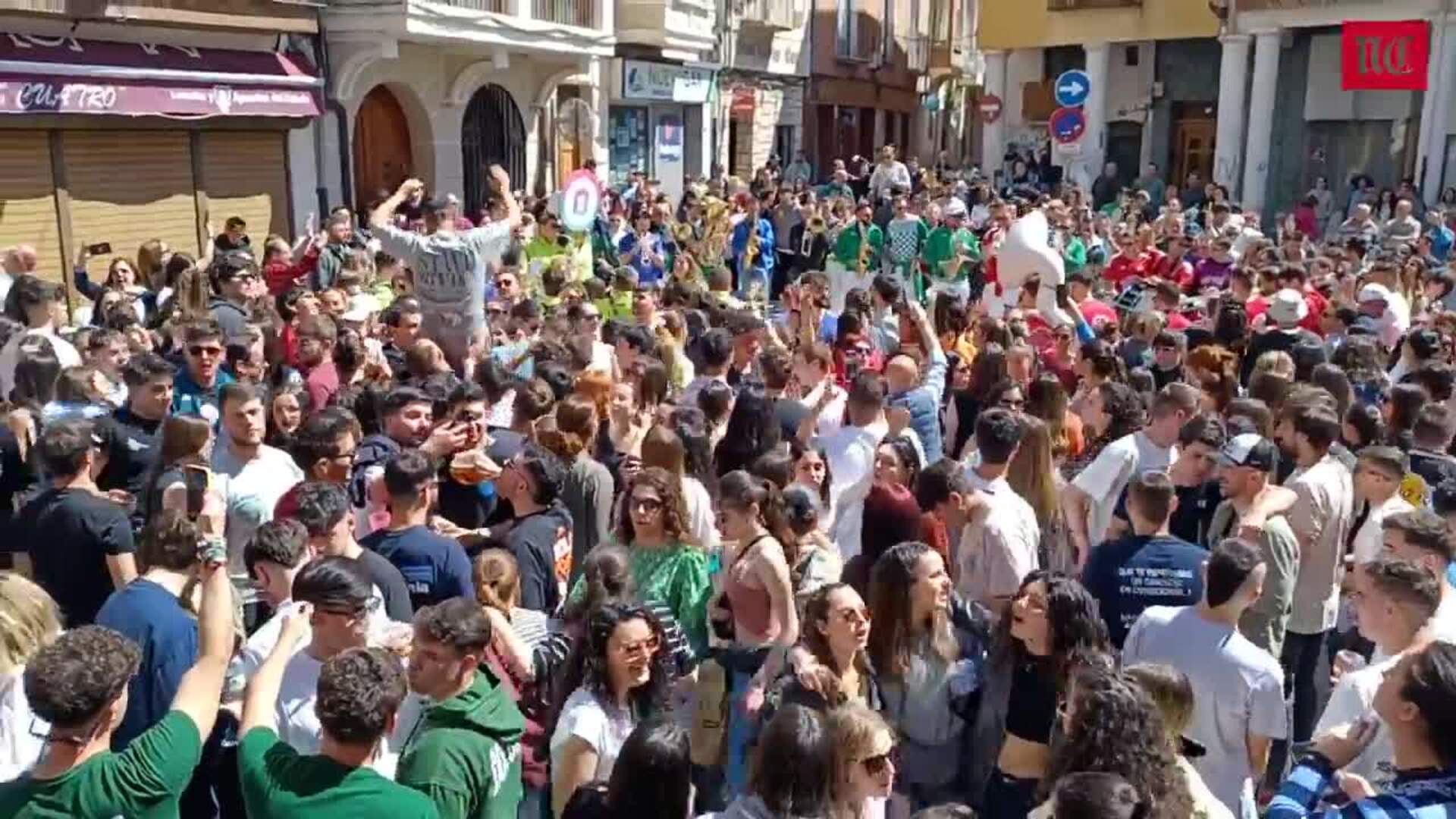 Peñafiel despide una multitudinaria concentración de charangas
