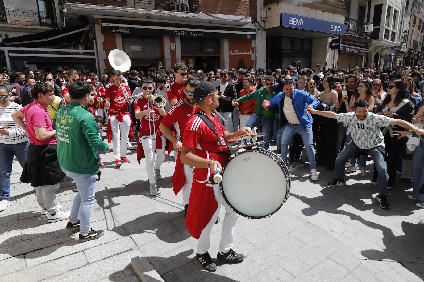 La segunda jornada de charangas de Peñafiel, en imágenes