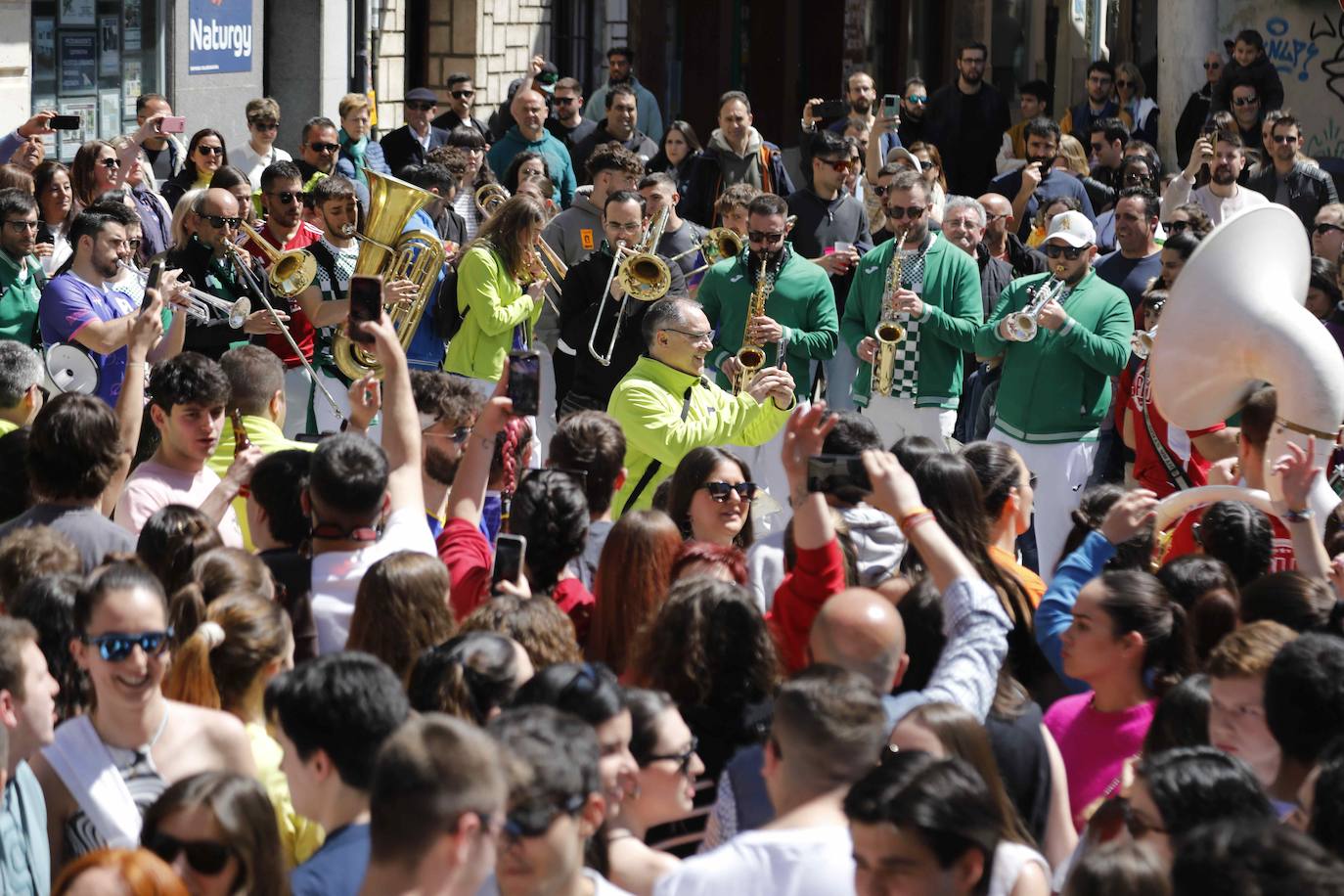 La segunda jornada de charangas de Peñafiel, en imágenes