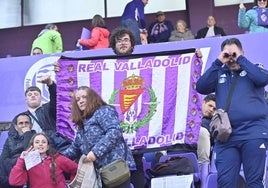 Aficionados del Real Valladolid durante el partido en el José Zorrilla