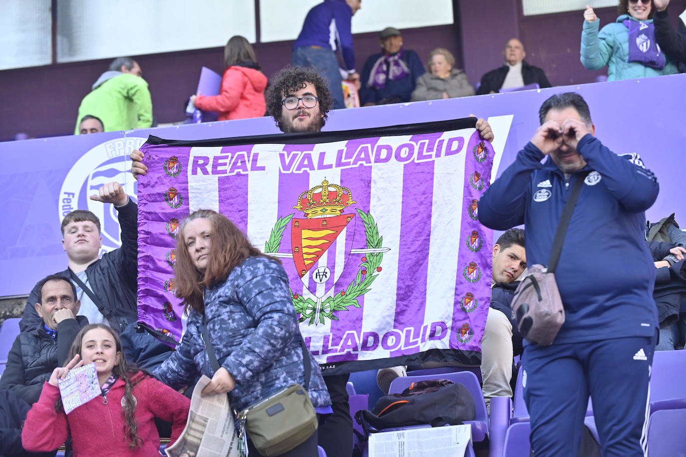 Búscate en la grada del estadio José Zorrilla (1/4)