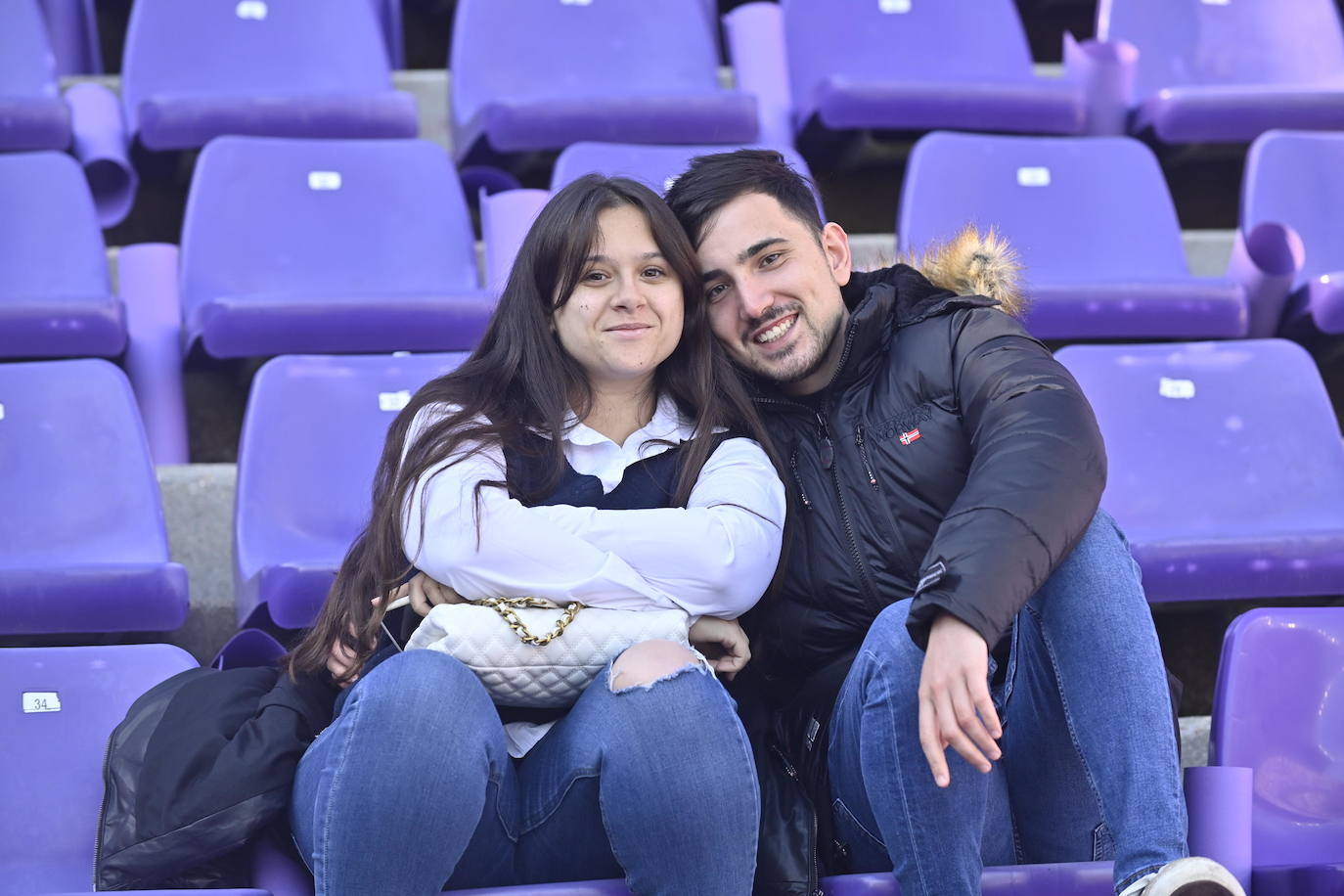 Búscate en la grada del estadio José Zorrilla (1/4)