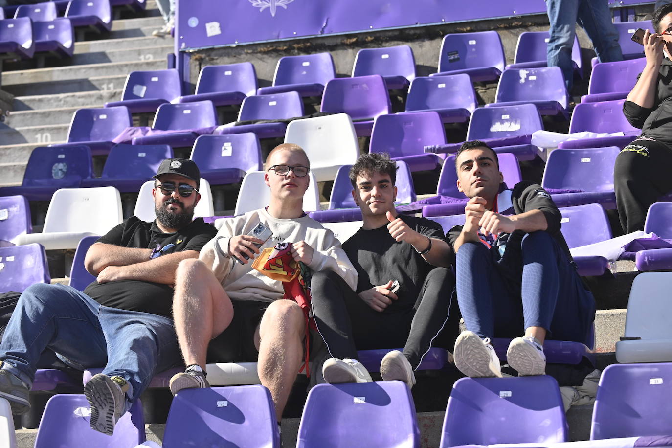 Búscate en la grada del estadio José Zorrilla (1/4)