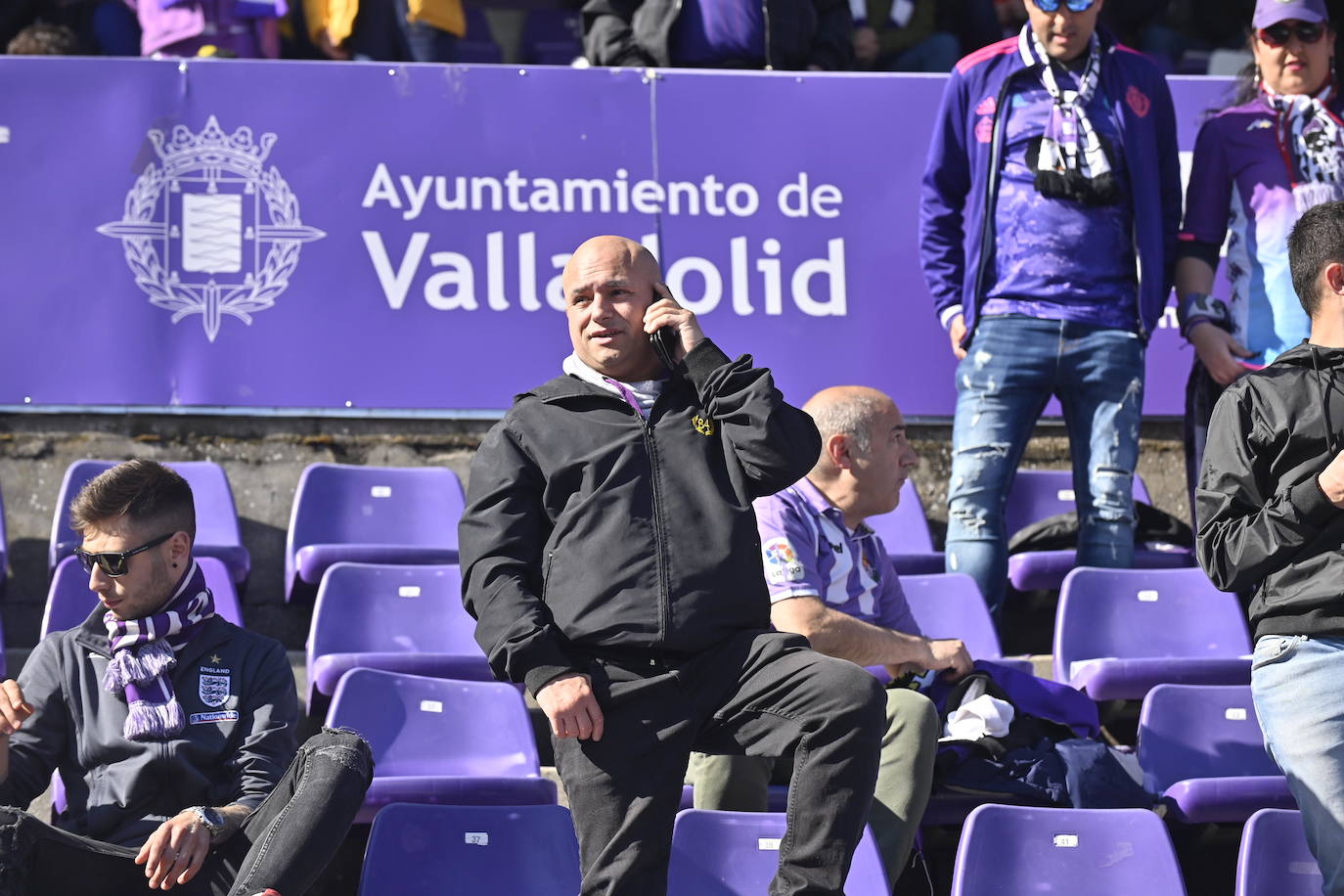 Búscate en la grada del estadio José Zorrilla (1/4)