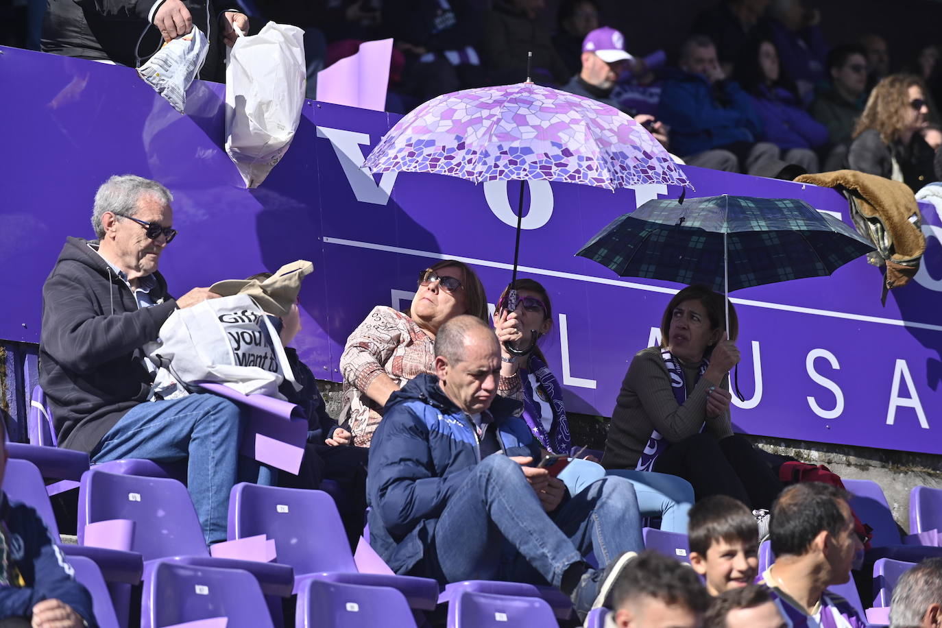 Búscate en la grada del estadio José Zorrilla (1/4)