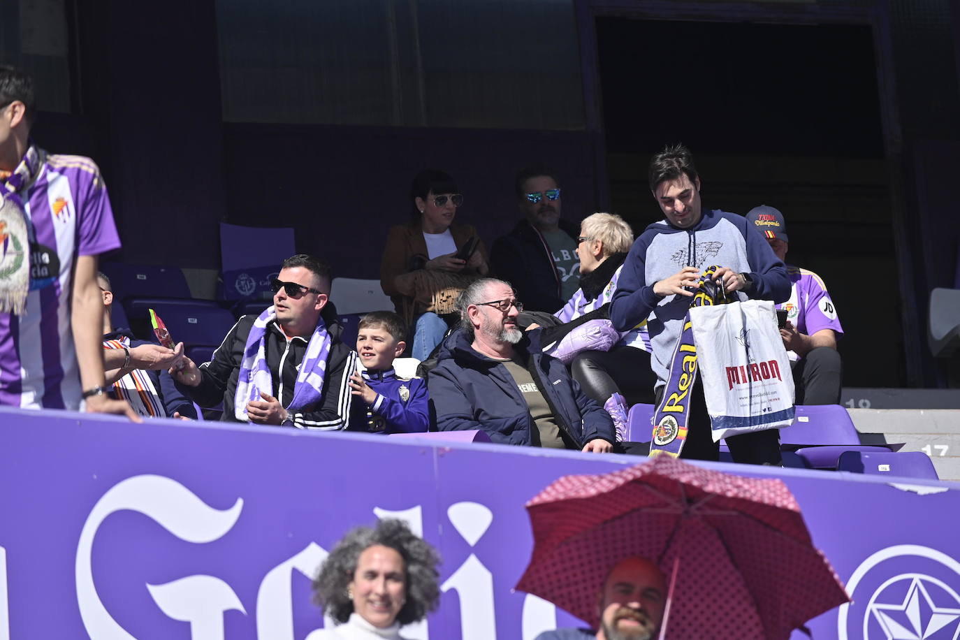 Búscate en la grada del estadio José Zorrilla (2/4)