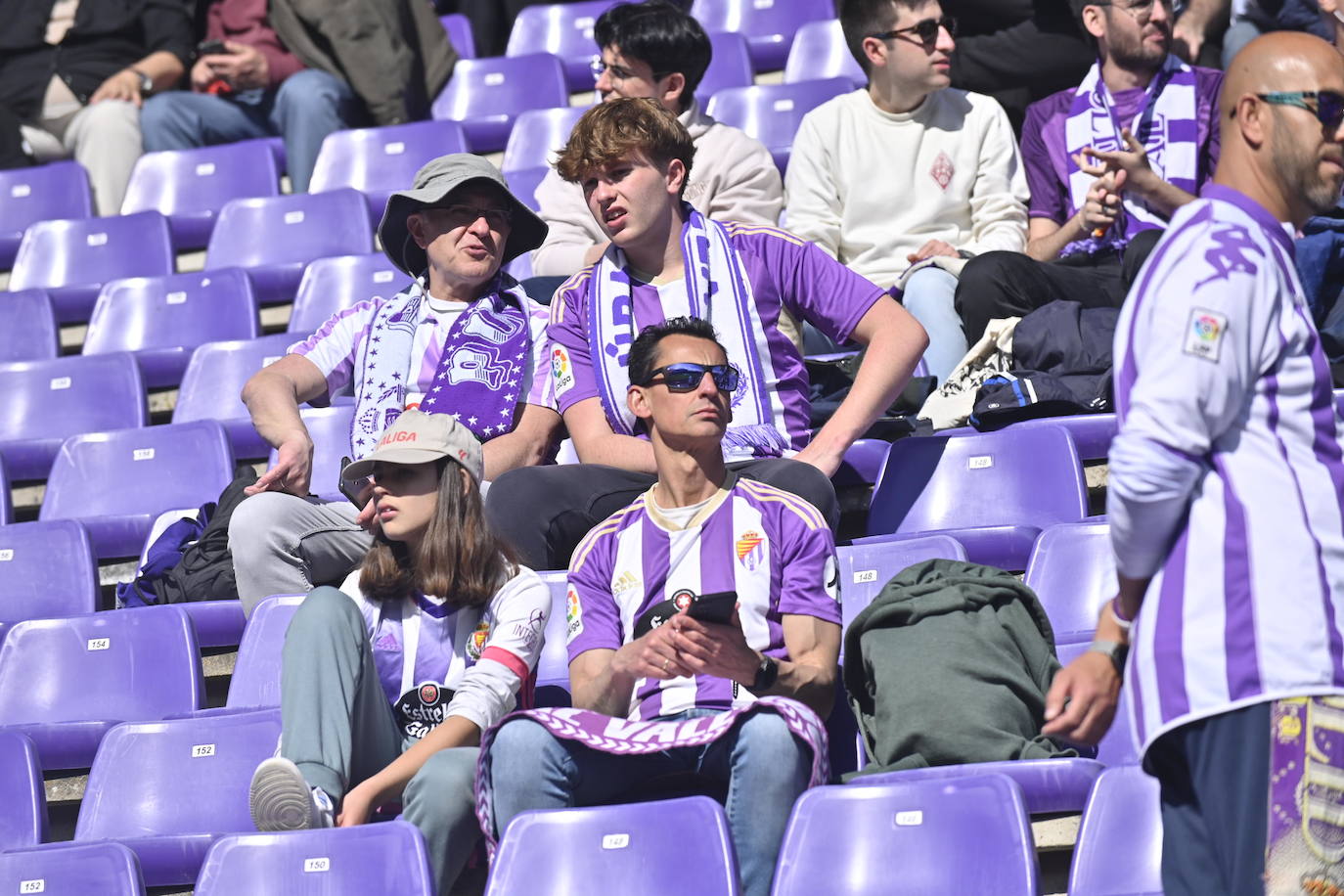 Búscate en la grada del estadio José Zorrilla (2/4)