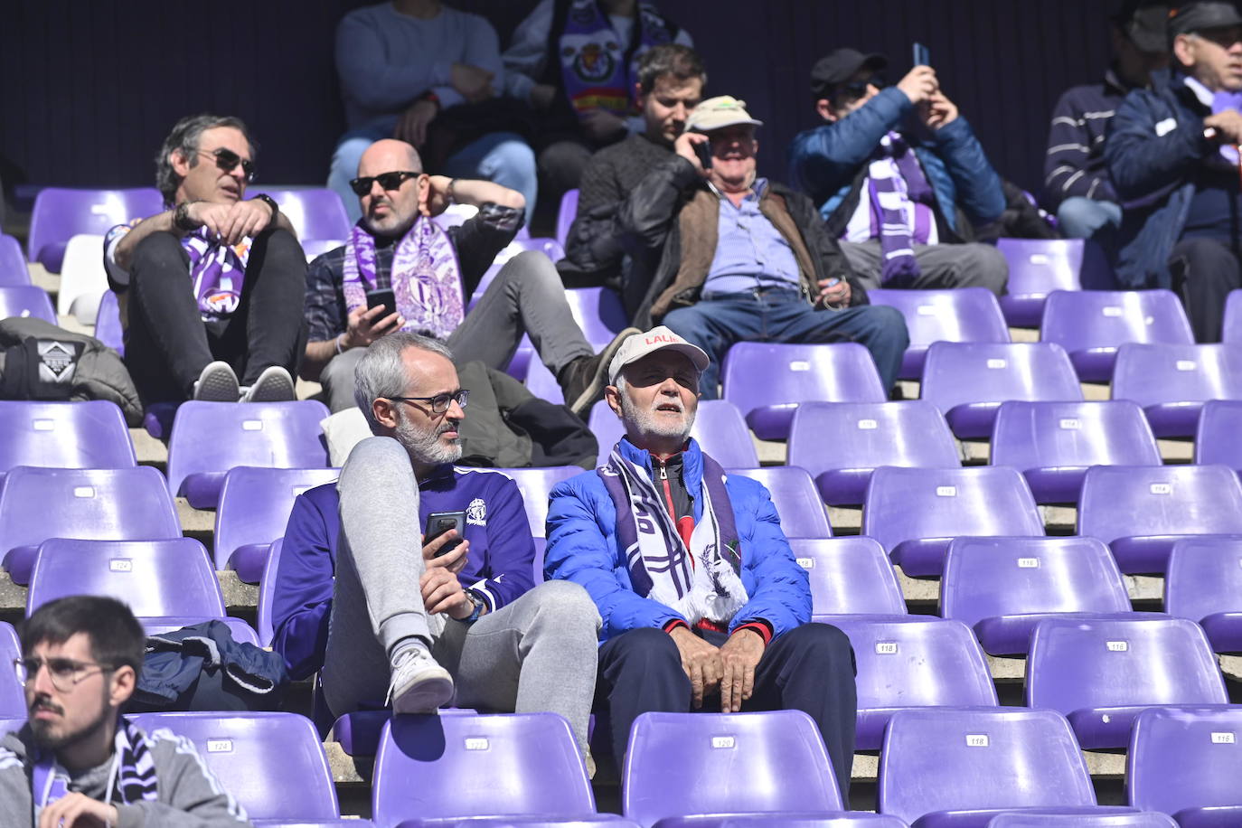 Búscate en la grada del estadio José Zorrilla (2/4)