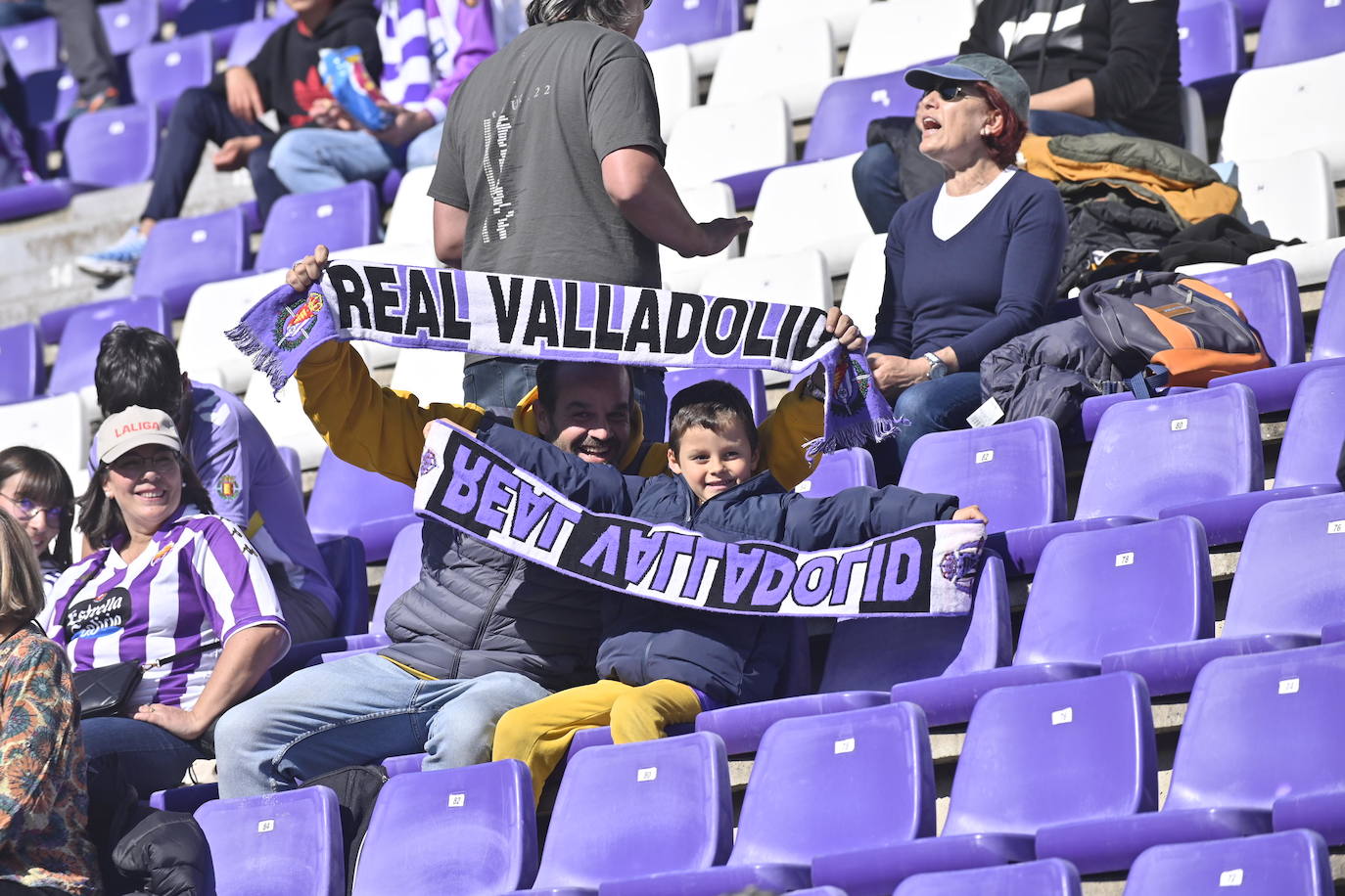 Búscate en la grada del estadio José Zorrilla (3/4)