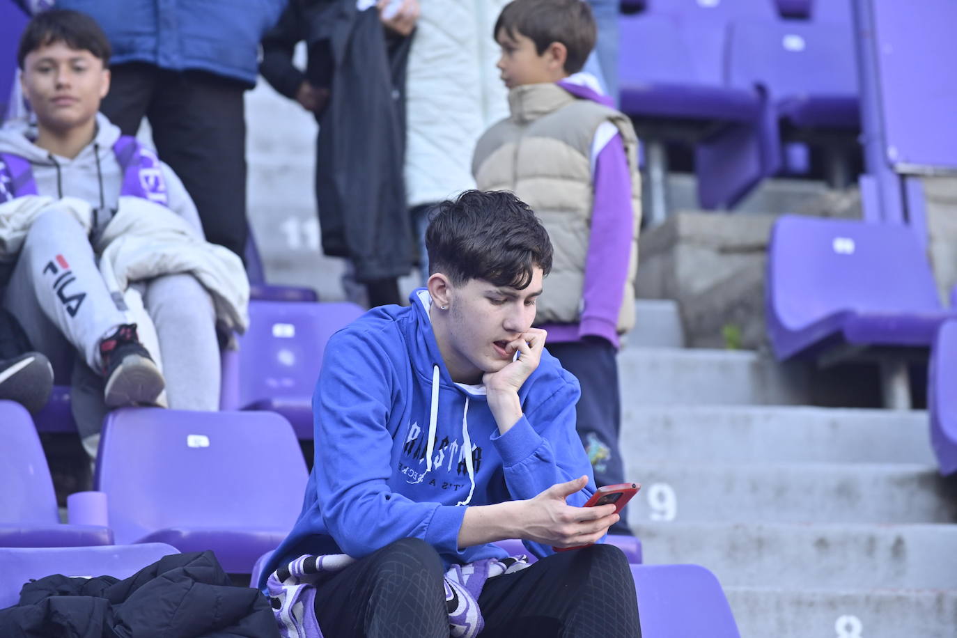 Búscate en la grada del estadio José Zorrilla (1/4)