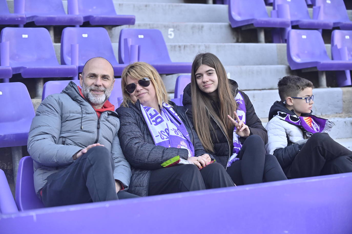 Búscate en la grada del estadio José Zorrilla (1/4)