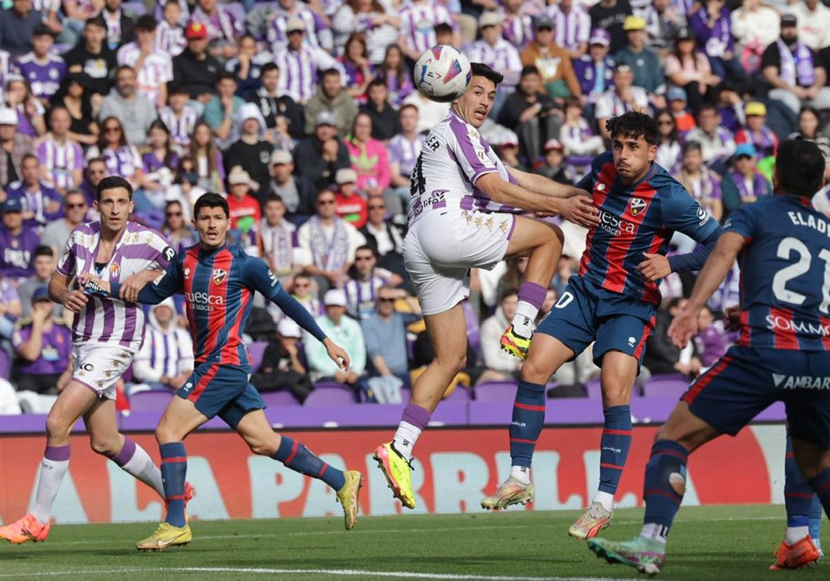El Real Valladolid alcanza el coliderato tras su cuarta victoria seguida