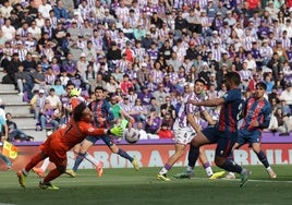 Imágnes del Real Valladolid - SD Huesca disputado este domingo en Zorrilla