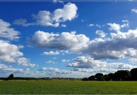 Paisaje, con Montemayor al fondo.