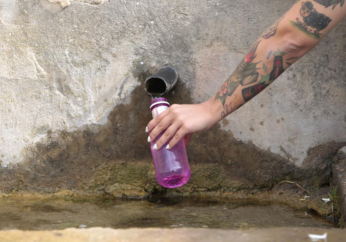 Los vecinos del municipio leonés de Matallana de Torío sufren cortes de agua puntuales por la sequía.