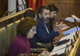 Alberto Gutiérrez Alberca contesta a la oposición en una de sus intervenciones.