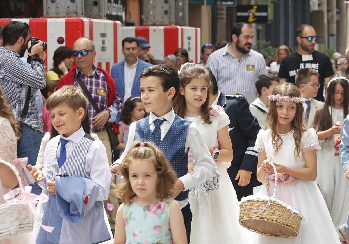 Niños de Comunión, en la procesión del Corpus del año pasado.