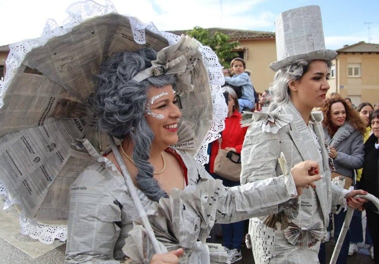 Villabrágima celebra el pregón de las fiestas y el desfile de peñas