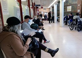 Pacientes en una sala de espera del Hospital General de Segovia.