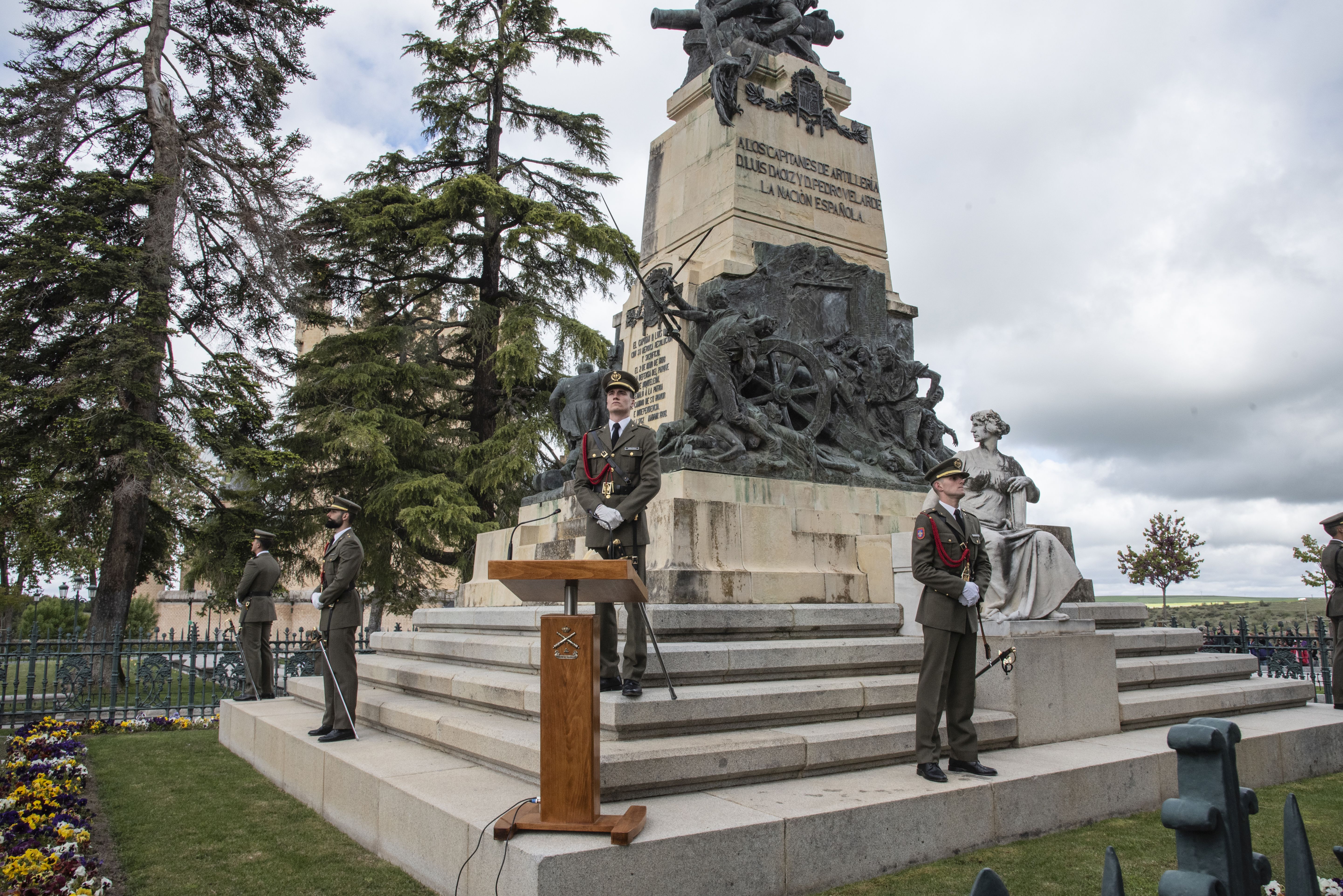 El homenaje a Daoiz y Velarde, en imágenes