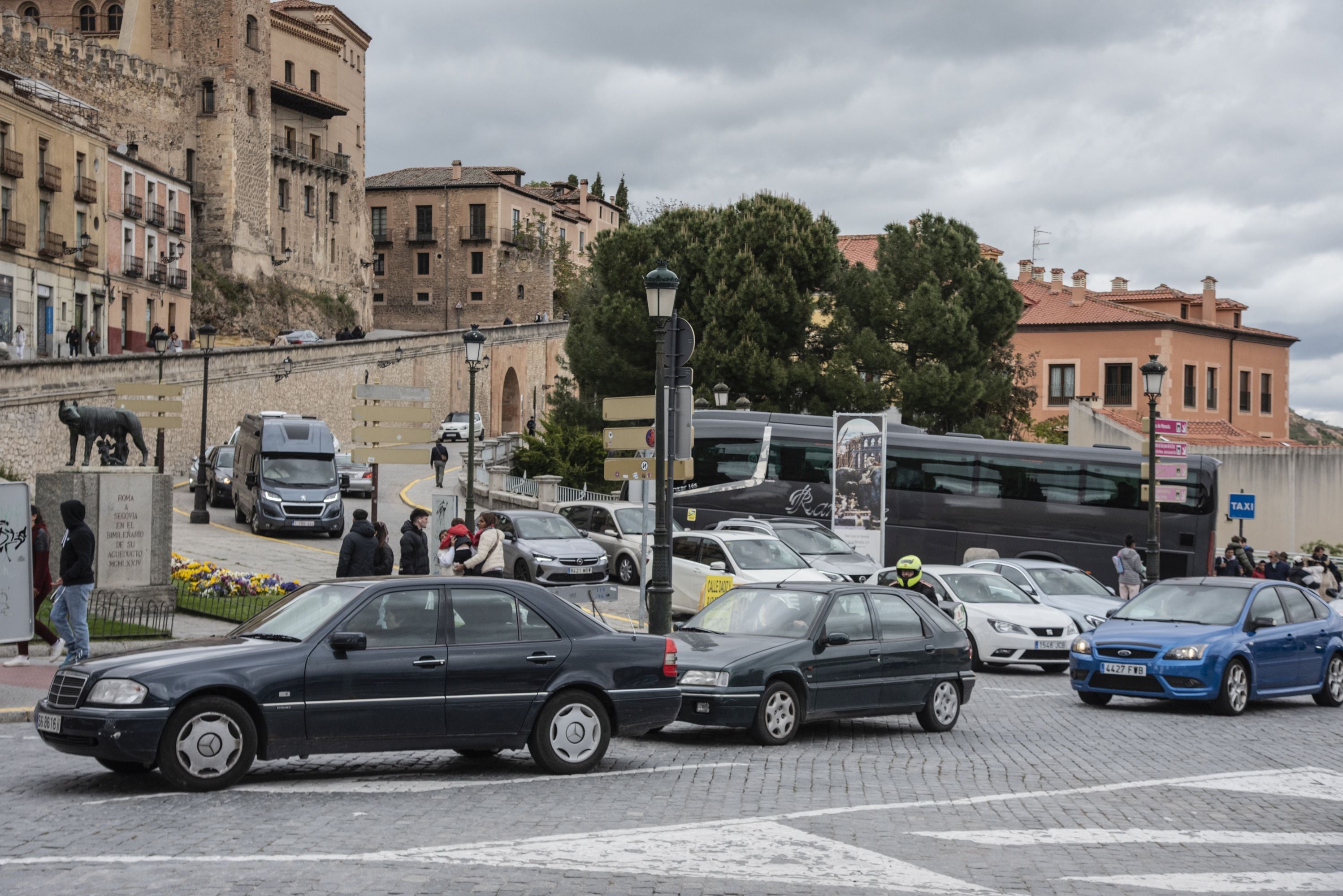 Fotografías de los atascos en Segovia este 2 de mayo