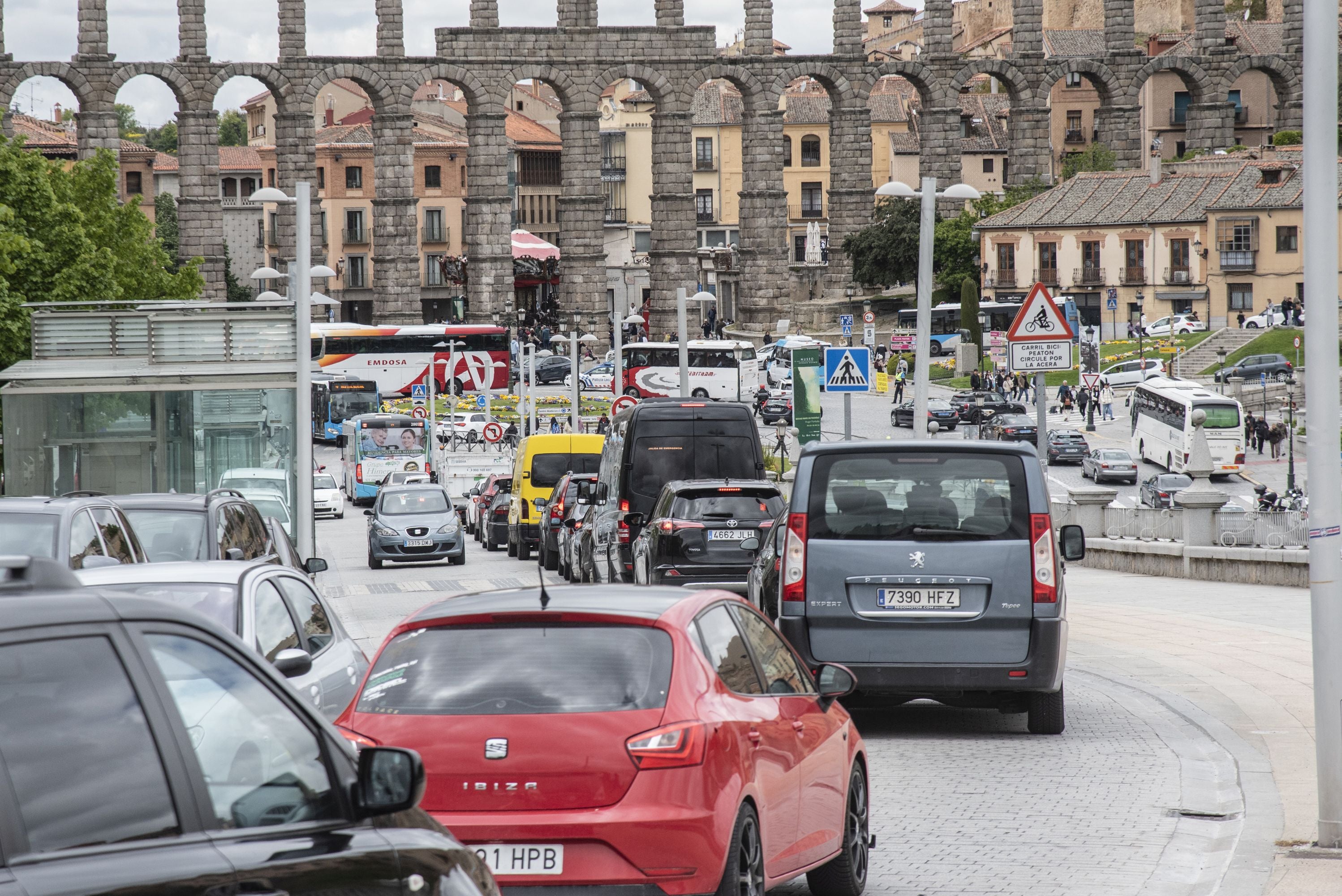 Fotografías de los atascos en Segovia este 2 de mayo