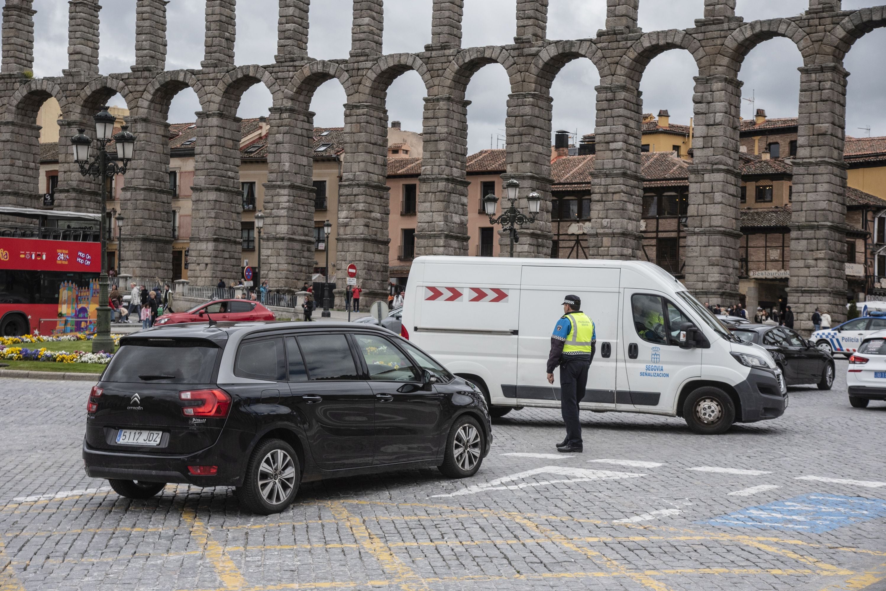 Fotografías de los atascos en Segovia este 2 de mayo