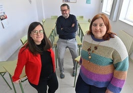 Eva Henar Andrés, Carlos San Segundo (Coordinador de Infancia Juventud y Familia de Cáritas Valladolid) y Elena Rueda