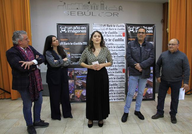 José María Bravo (Diputación), Carolina Llorente (Caixabank), Ana María Criado y Antonio de Torre (ElNorte) y el alcalde de Sebúlcor, Francisco Pastor.