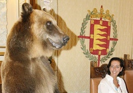 Mercedes Cantalapiedra y Javier León de la Riva, en 2009, comparten el salón de actos con el oso del Gran Circo Mundial.