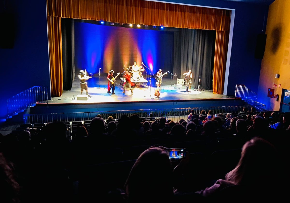 Público disfrutando del concierto de Hijos del Tercer Acorde