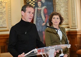 Amancio del Castillo, presidente de la Territorial, junto a Mayte Martínez en la presentación de las competiciones.