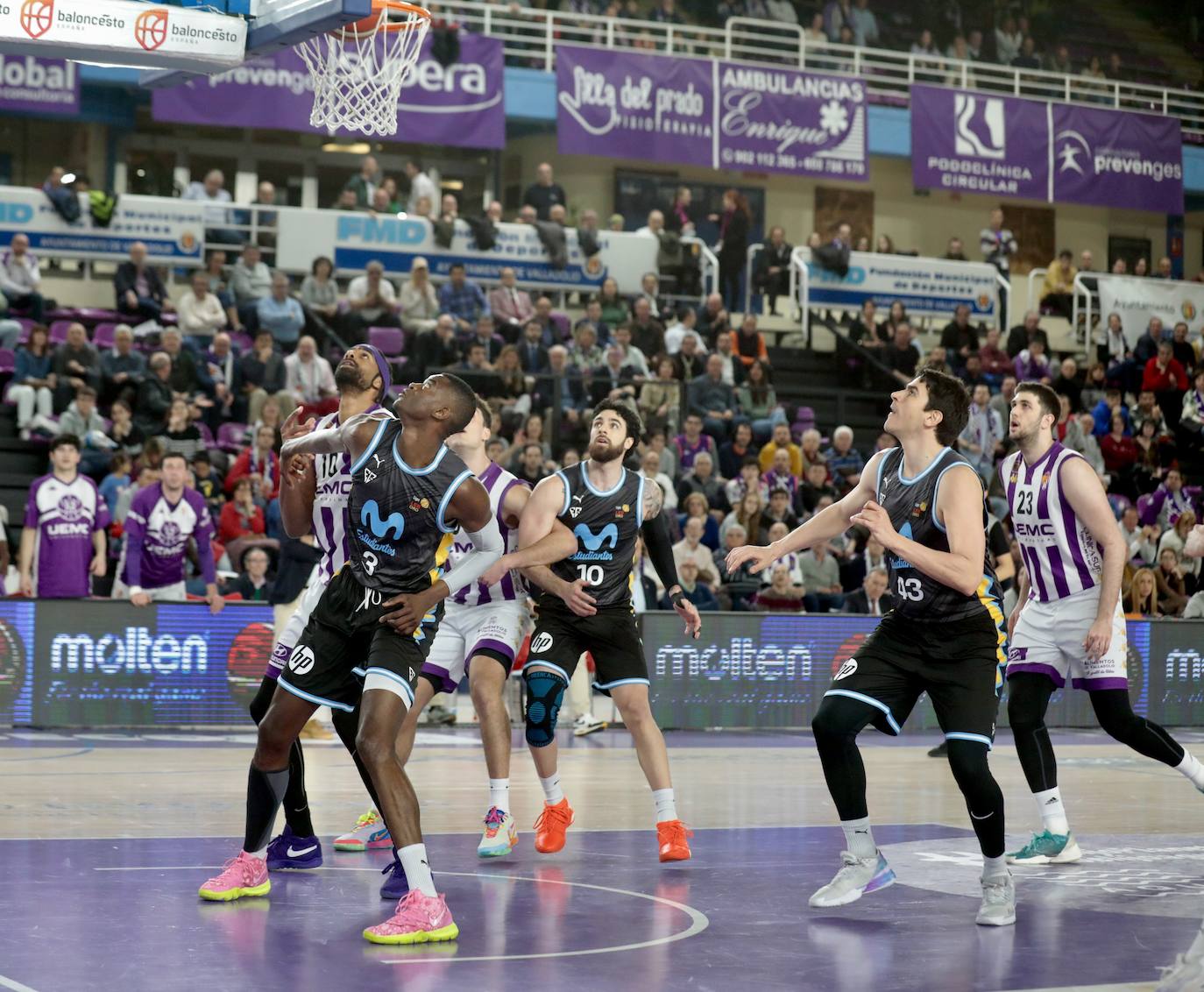 El partido del Real Valladolid Baloncesto contra el Oviedo en imágenes