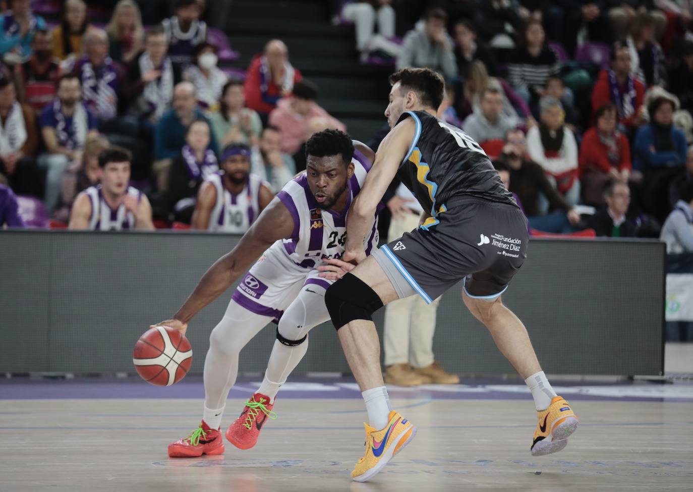 El partido del Real Valladolid Baloncesto contra el Oviedo en imágenes