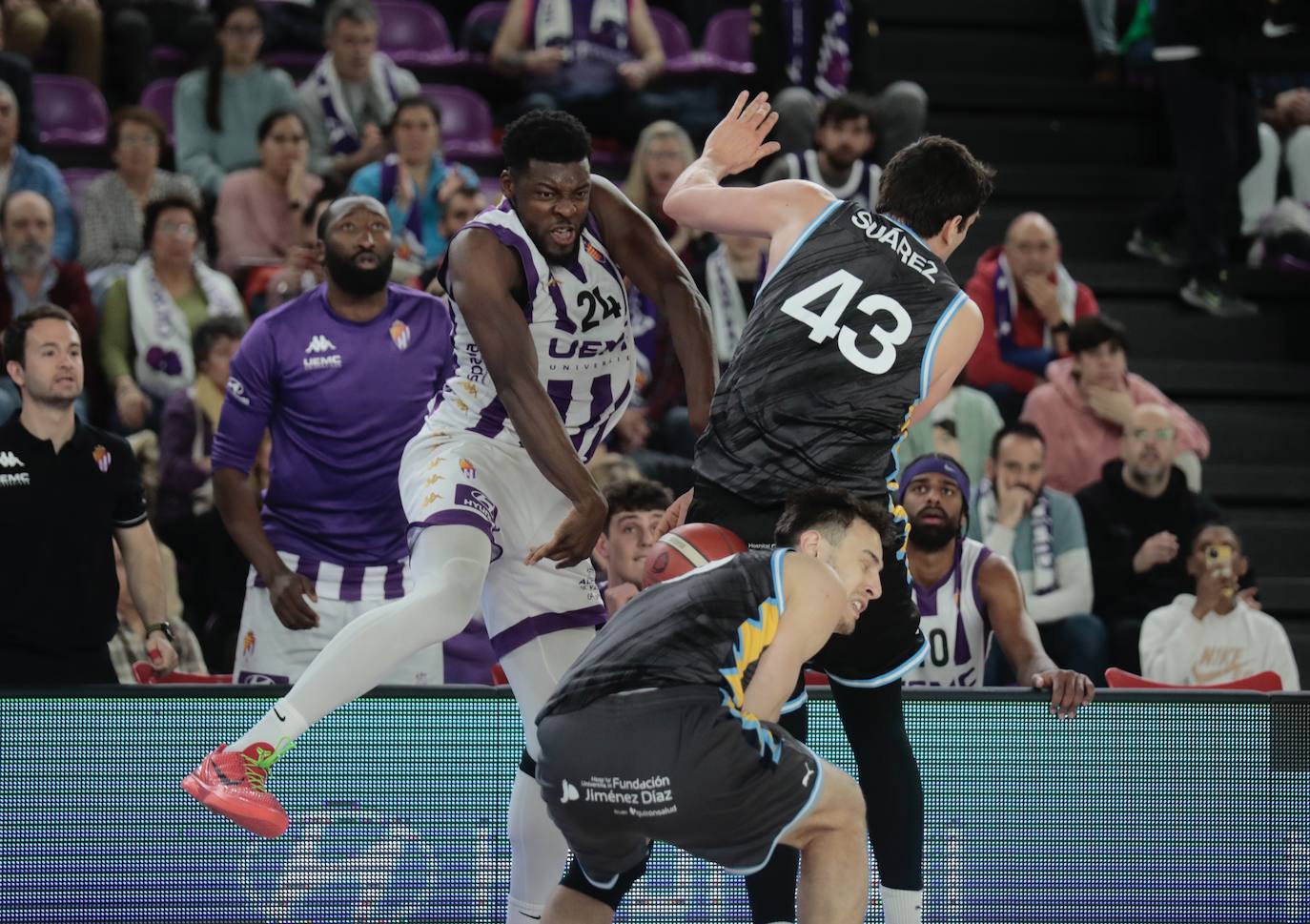 El partido del Real Valladolid Baloncesto contra el Oviedo en imágenes