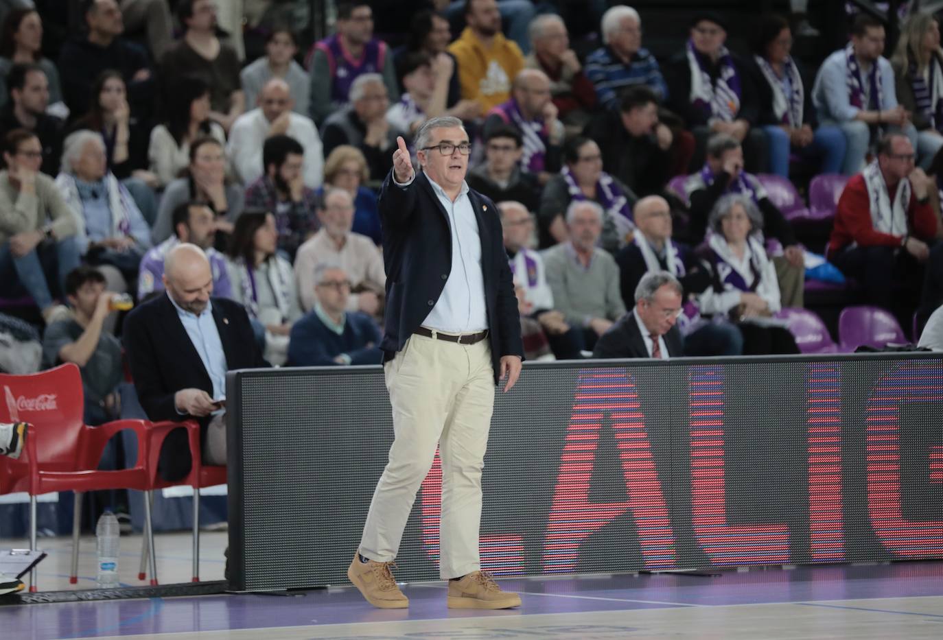 El partido del Real Valladolid Baloncesto contra el Oviedo en imágenes